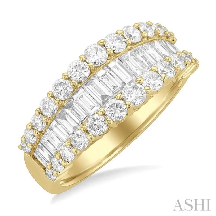 Vintage Engagement Rings for Men-1 5/8 ctw Baguette and Round Cut Diamond Fashion Band in 14K Yellow Gold