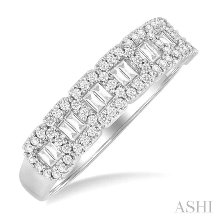 Luxury Promise Rings-1/2 ctw Interlocked Octagonal Shape Motif Fusion Baguette and Round Cut Diamond Fashion Band in 14K White Gold