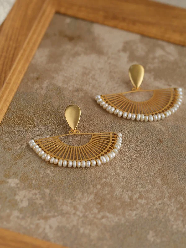 Gemstone Drop Earrings-Vintage Frosted Gold Braided Pearl Fan Earrings