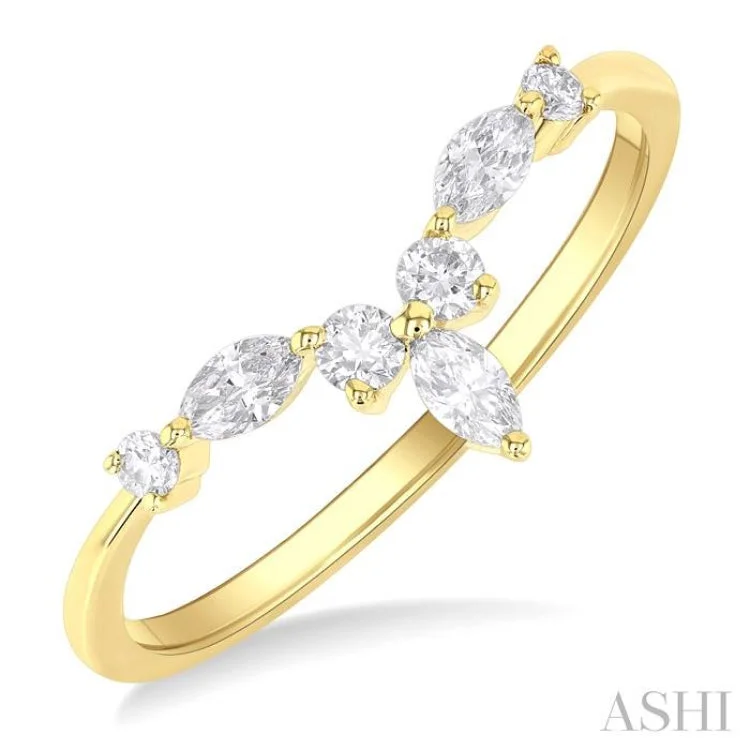 High-End Gemstone Rings-1/4 ctw Chevron Centerpiece Marquise and Round Cut Diamond Wedding Band in 14K Yellow Gold